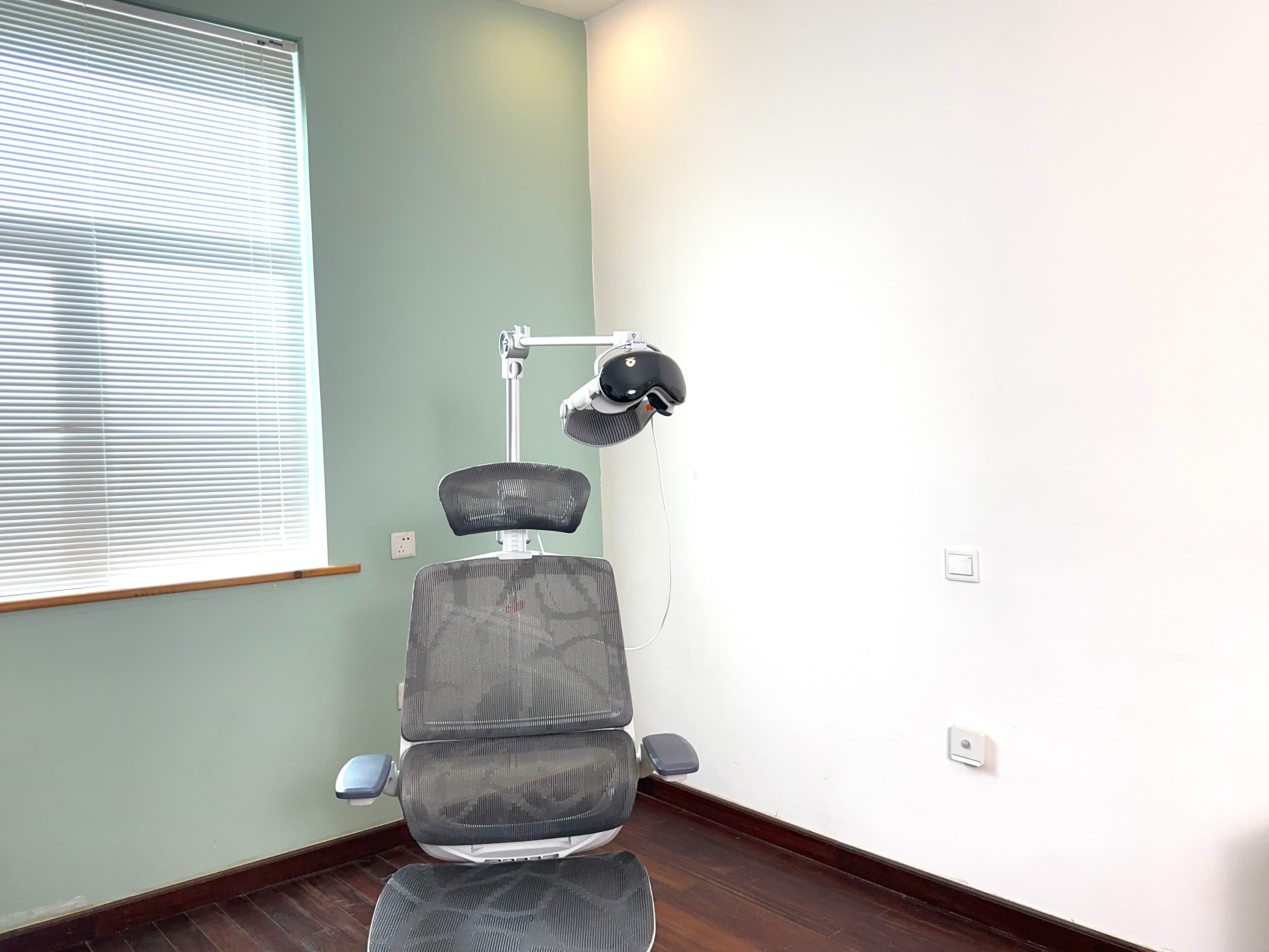 Apple Vision Pro Lift- The Ultimate Accessory For Weightless VR Comfort!